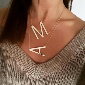 Nuevo Collar de Acero Inoxidable con Letras Grandes, Personalizado, Antideslustre y de Alto Brillo para Mujer, Venta al Por Mayor - Product Image 1
