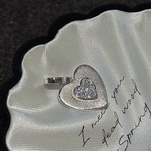 Pendentif en argent pur S925, cœur brossé, style vintage, micro-incrusté de motifs numériques, design de niche, bijoux légers - Product Image 5