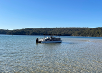 Yacht ponton de luxe de 29 pieds en aluminium soudé avec console centrale, moteur hors-bord de 150 CV, pour la croisière, le tourisme, la pêche sportive et les loisirs