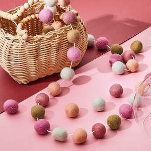 Ghirlanda di feltro di lana color <span class=keywords><strong>pompon</strong></span> clip fatta a mano 6.5 piedi lunga 24 sfere ghirlanda di feltro per la decorazione dell'albero di natale da parete - Product Image 5