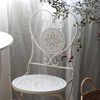 Meubles de jardin - Table et chaises, ensemble de 3 pièces, table et chaises avec décorations en fer et mosaïque, parfait pour les patios
