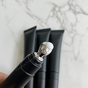 Brillant repulpant extrême pour les lèvres 15ml Hydratant végétalien avec acide hyaluronique Brillant à lèvres de marque privée Améliore le <span class=keywords><strong>volume</strong></span> des lèvres - Product Image 3