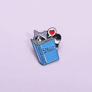 Sming Pins lindo mapache lectura broche esmalte Pins dibujos animados Metal decorar broches mochila solapa insignia Animal joyería - Product Image 3