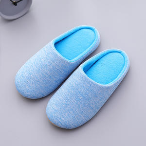Chaussons d'hiver pour femmes en coton doux de haute qualité, multicolores, antidérapants, légers, à semelle souple, pour chambre à coucher (demi-paire) - Product Image 1