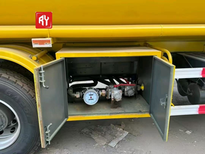 中古6*425000/30000LFlowメーター装備オイルタンカートラック-新品/中古SINOTRUK/HOWO軽量ディーゼル/天然ガス輸送 - Product Image 5