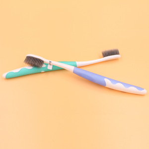 Brosse à dents manuelle antidérapante pour adultes, avec poils doux, pour usage domestique MC8708 - Product Image 1