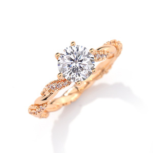 Anillo de Aleación de Moissanita de 1 Quilate, el Más Vendido, con Artesanía Italiana y Baño de Oro Rosa de 18K; Brillante y Envolvente - Product Image 1