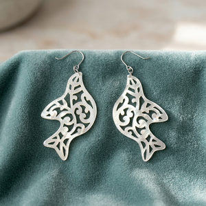 Boucles d'oreilles en perles de nacre blanches - Product Image 3
