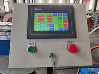 Machine de formage de profilés pour portes à enroulement entièrement automatique, pour la fabrication de profilés de portes à enroulement en métal