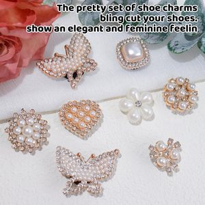 Breloques de chaussures en chaîne pour femmes, accessoires de décoration DIY pour sabots, avec perles, fleurs, strass, décorations mignonnes et brillantes - Product Image 5