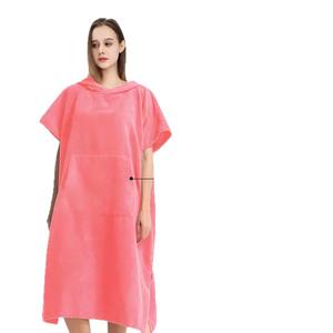 Serviette <span class=keywords><strong>de</strong></span> <span class=keywords><strong>plage</strong></span> à capuche en <span class=keywords><strong>microfibre</strong></span> à séchage rapide tissée toute saison avec logo personnalisé pour adultes - Product Image 4