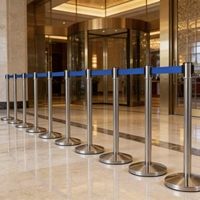 Barrière de contrôle des foules économique, barrière professionnelle pour files d'attente avec une hauteur de 900 mm et une ceinture en nylon haute résistance pour la gestion des foules dans les banques, les hôpitaux ou les expositions
