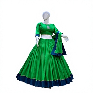 Conjunto de Falda y Blusa de Algodón Camric Puro, Especial para Navratri, Ropa Festiva para Fiestas, Estilo Étnico Tradicional Indio-Pakistaní - Product Image 1