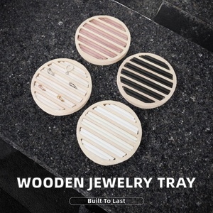 Plateau de présentation rond en bois massif et velours gaufré, personnalisé avec votre marque, pour boucles d'oreilles et bagues, idéal pour les comptoirs de Noël - Vente en gros - Product Image 2