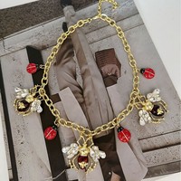 Collier pendentif tendance petite abeille et coccinelle, bijou en alliage plaqué or à thème insecte exquis, idéal pour le quotidien, les fêtes et comme accessoire cadeau