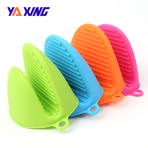 Maniques de <span class=keywords><strong>four</strong></span> en <span class=keywords><strong>silicone</strong></span> épaisses et résistantes à la chaleur, fabriquées en matériau de qualité alimentaire supérieure - Product Image 2
