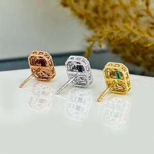 Pendientes de Oro de 14k: Halo de Diamantes Naturales, Centro de Esmeralda - Product Image 2