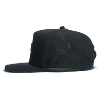 Casquette de golf unisexe sportive à 5 panneaux, perforée, avec patch en caoutchouc imperméable personnalisé, porte-tee et clip magnétique porte-balles