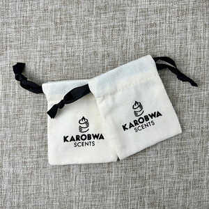 Nouveauté : Pochette en toile de coton bio avec impression sérigraphique, logo personnalisé, fermeture à cordon pour cadeaux artisanaux - Product Image 4