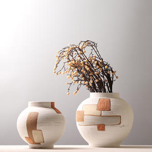 2024 fait à la main Simple <span class=keywords><strong>blanc</strong></span> avec rayure <span class=keywords><strong>pour</strong></span> <span class=keywords><strong>pampa</strong></span> herbe salon hôtel décoration de mariage moderne minimaliste <span class=keywords><strong>Vase</strong></span> en céramique - Product Image 1