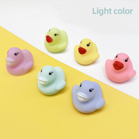 Petit canard en plastique PVC multicolore Couleur claire Squeak Baby Bath Toys Bulk Mini Yellow Pink Blue Black Rubber Duck