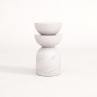Table d'appoint en marbre à trois niveaux, design viral, forme arrondie, veinage pastel doux, pour coin de canapé