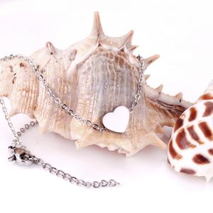 กำไลข้อมือรูปหัวใจชุบทองแบบกำหนดเองได้ ทำจากสแตนเลสสำหรับผู้หญิง - Product Image 4