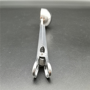 Meilleure vente cuillère à café en métal 2-en-1 cuillère à mesurer le lait et le café en acier inoxydable avec clip d'étanchéité pour sac de polissage miroir - Product Image 6