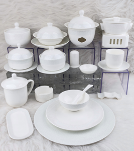 Service de table en porcelaine fine 45% de haute qualité, décor à pois colorés, vaisselle de luxe en céramique avec bordure dorée à la main pour hôtels, restaurants et banquets - Product Image 1