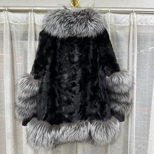 <span class=keywords><strong>Cappotto</strong></span> in Vera Pelliccia di Visone <span class=keywords><strong>Nero</strong></span> Personalizzato <span class=keywords><strong>con</strong></span> Collo e Polsini in Pelliccia di Volpe Argentata per Donna - Product Image 3