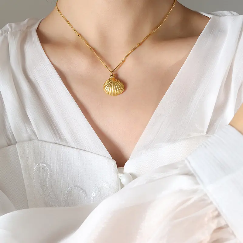 Collier pendentif coquillage en acier inoxydable 18K PVD, pendentif festonné plaqué or, bijoux de mode pour femmes, vente en gros