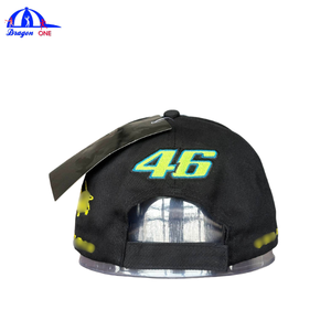 Cappellino da Baseball Streetwear con Logo 3D Audace, in Cotone Premium, Dettaglio Bordatura Bianca, Colori Personalizzabili per Brand Urbani - Product Image 4