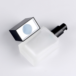 Botella de vidrio cuadrada Botella de vidrio de base con bomba Venta caliente 30ml 50ml Botella de bomba de suero rectangular cuadrada transparente esmerilada - Product Image 5