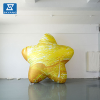 Modèle d'étoile gonflable artistique jaune personnalisé pour décoration publicitaire suspendue en extérieur, idéal pour les événements commerciaux et festivals