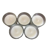 Bougies votives remplies sans parfum dans des tasses en verre