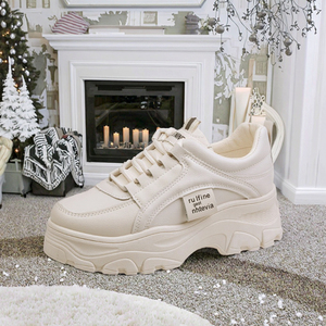 Chaussures basses décontractées en cuir pour femmes, petites baskets blanches d'automne pour la marche et le sport, avec caractéristiques d'augmentation de la taille et légères - Product Image 2