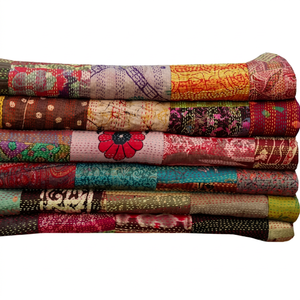 Couette Kantha en patchwork de sari en soie taille Queen - Product Image 1