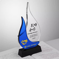 Vente en gros LOGO personnalisé Flamme Bleu K9 Cristal Verre Plaque Prix Trophée Certificat Gravé au laser Base Sculpté Cadeau de récompense