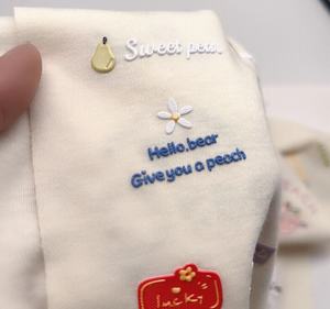 Bán buôn biểu tượng tùy chỉnh 3D Vinyl truyền nhiệt thiết kế T-Shirts sắt quần áo Plastisol nhãn Silicone chăm sóc hướng dẫn bao gồm - Product Image 4