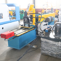 Machine à former des angles en V pour profilés en V et profilés en angle