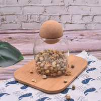 Vente en gros de dôme en verre moderne avec base en bois pour le stockage et la présentation des aliments dans la cuisine, des fleurs préservées, des gâteaux et la décoration de la maison
