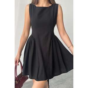 Robe mini noire sans bretelles coupe trapèze froncée à taille naturelle en tissu respirant pour usage quotidien décontracté - Product Image 2