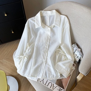 Camisa de Mujer de Manga Larga Holgada con Cintura Plisada, Diseño Moderno, Nueva Colección Verano 2025, Venta al Por Mayor de Boutique - Product Image 5