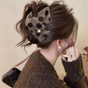 Pince à cheveux triangulaire vintage série Dark, design simple et original, pour femmes, vente en gros, accessoires de mode pour cheveux - Product Image 1