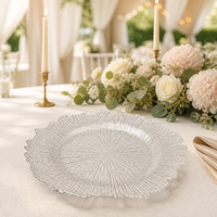 Assiette de présentation en verre transparent à bord festonné pour la location d'événements de mariage, la mise en table et le programme de fourniture en gros