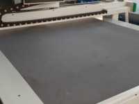 Machine de découpe à couteau vibrant à double portique haute efficacité pour semelles intérieures en cuir, empeignes de chaussures et tissus maillés