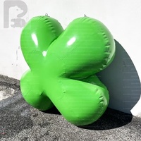 Modèle gonflable géant personnalisé de trèfle à quatre feuilles vert, trèfle porte-bonheur, publicité extérieure pour la Saint-Patrick, accessoire pour événement festif