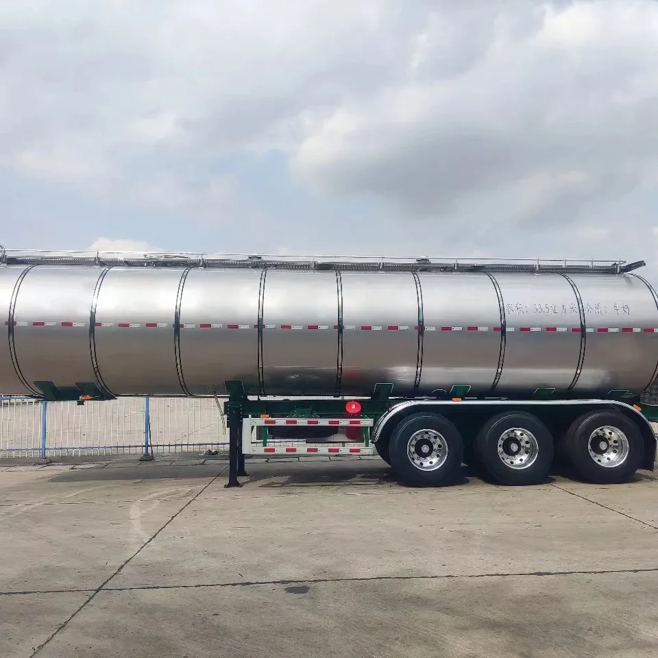 Remorque de camion-citerne en acier inoxydable 304 pour le transport du lait 33CBM/33000L