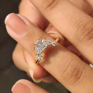 Bague en diamant moissanite style couronne pour femme, en argent sterling 925 plaqué or, bague minimaliste tendance - Product Image 4