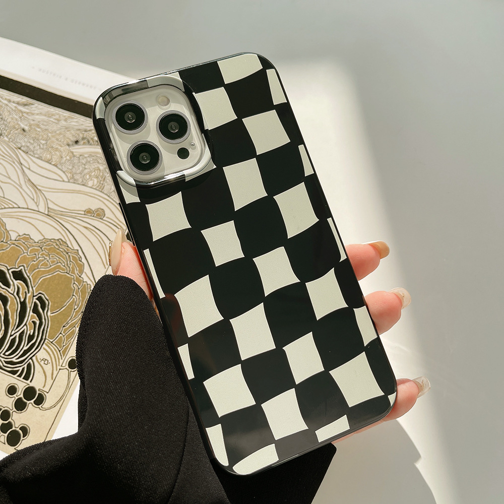 Bright black twisted grid pattern
